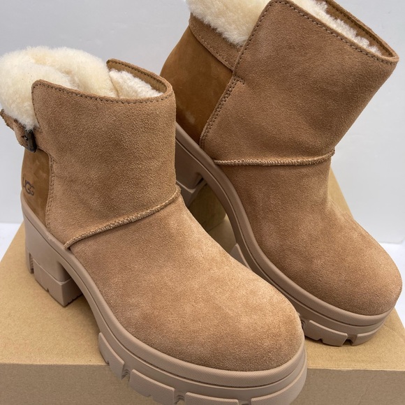UGG WMNS 
W BROOKLYN BUCKLE PLATFORM HIGH HEELS BOOTS CHESTNUT Tan Shearling - Picture 12 of 16